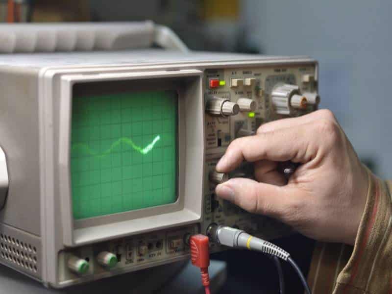 Working with oscilloscope in laboratory